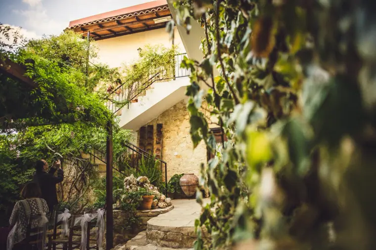 Stone steps and vine-covered courtyard of Vasilias Nikoklis Inn before the ceremony