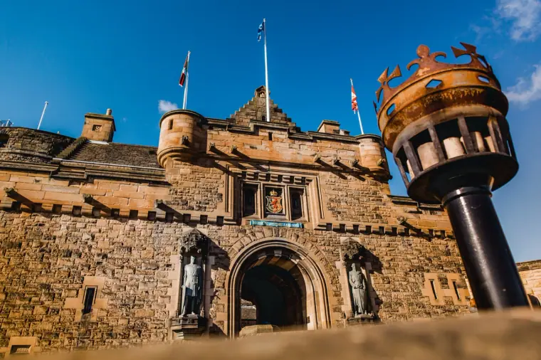 Gatehouse of Edinburgh Castle with statues and a crown-topped lamp post