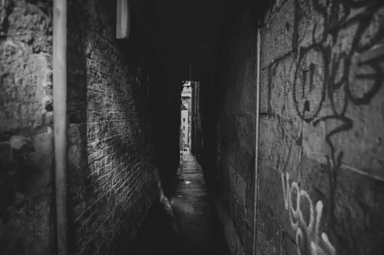 Black-and-white narrow close with graffiti on the walls, Edinburgh